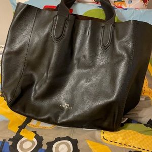 All black leather Coach Bag goes well with black leather sandals ❤️